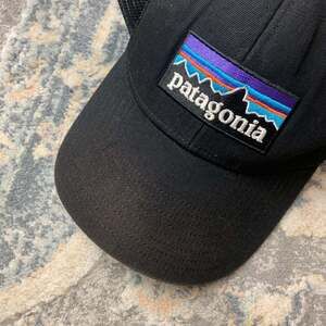 Patagonia P-6 Logo LoPro Trucker Hat Snapback Black Mesh Cap